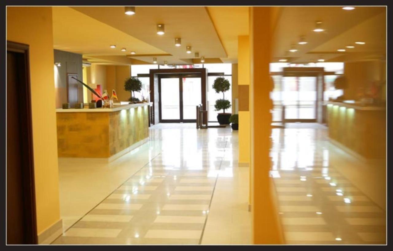 Hotel Maxim อาราด ภายนอก รูปภาพ