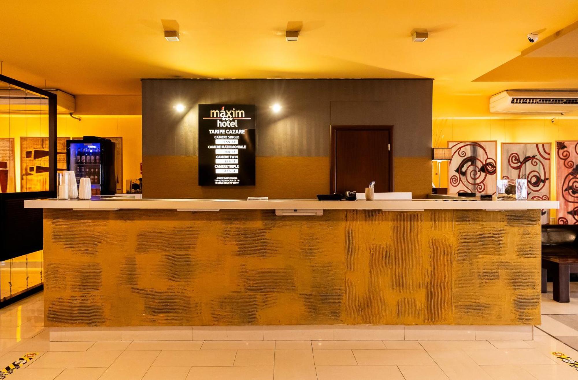 Hotel Maxim อาราด ภายนอก รูปภาพ