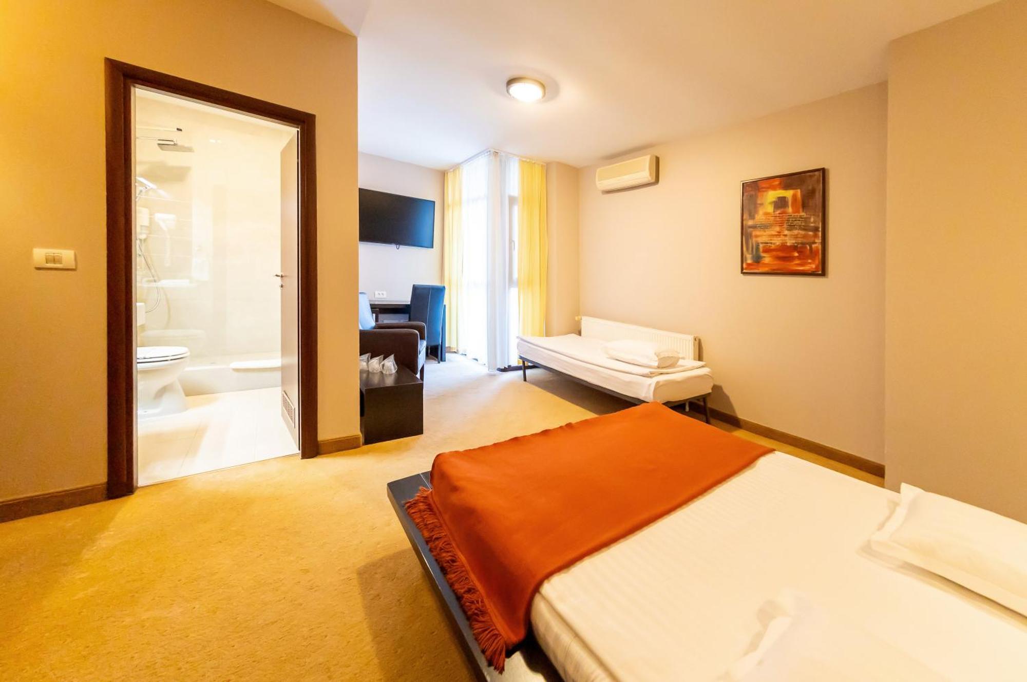 Hotel Maxim อาราด ภายนอก รูปภาพ